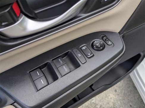 Used 2017 Honda CR-V Touring image 12