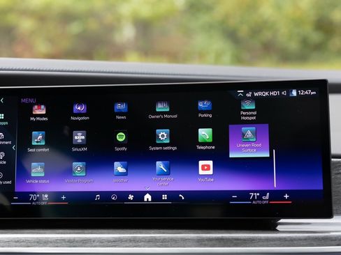 Used 2024 BMW 760i xDrive w/ Premium Package 2 image 40