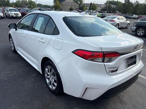 Used 2025 Toyota Corolla LE FWD image 5