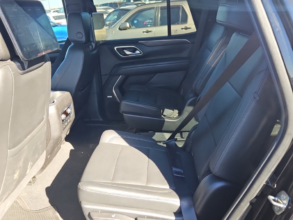 Used 2021 Chevrolet Tahoe Z71 w/ Luxury Package AWD/4WD image 3