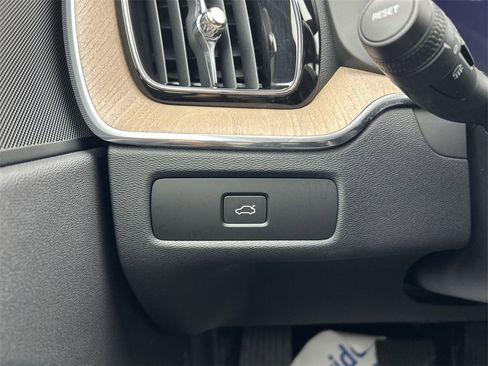New 2026 Volvo XC60 B5 Plus w/ Climate Package image 17