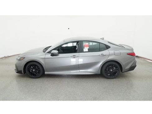 New 2026 Toyota Camry SE image 3