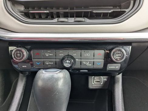 Used 2023 Jeep Compass Limited image 20