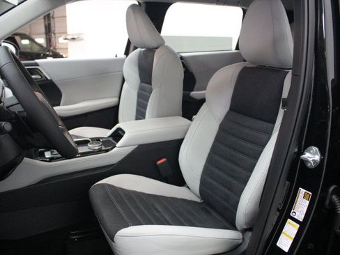 New 2026 Mitsubishi Outlander SE FWD image 7