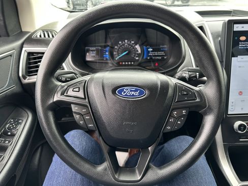 Certified 2022 Ford Edge SE w/ Black Appearance Package image 15