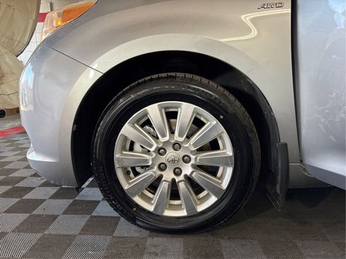 Used 2017 Toyota Sienna LE AWD/4WD image 18