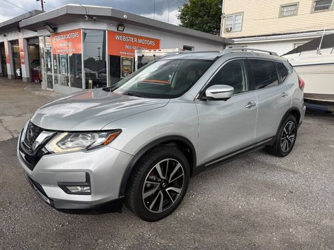 Used 2019 Nissan Rogue SL AWD/4WD image 2