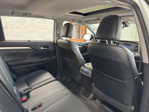 Used 2018 Toyota Highlander XLE image 48