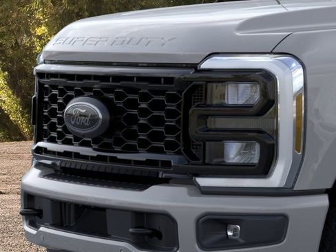 New 2026 Ford F250 Lariat w/ Black Appearance Package AWD/4WD image 17