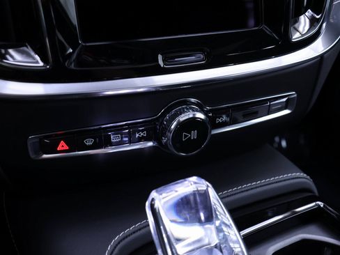 Used 2024 Volvo S60 T8 Ultimate image 12