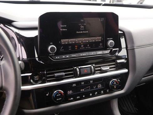 Used 2025 Nissan Pathfinder SV FWD image 17