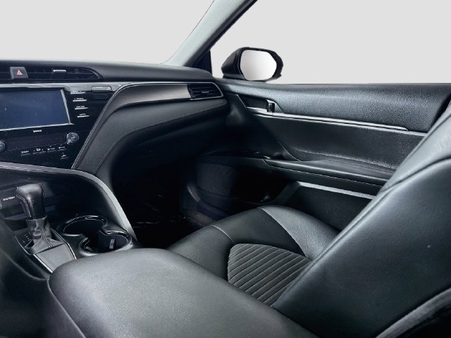 Used 2020 Toyota Camry SE w/ Carpet Mat Package FWD image 21