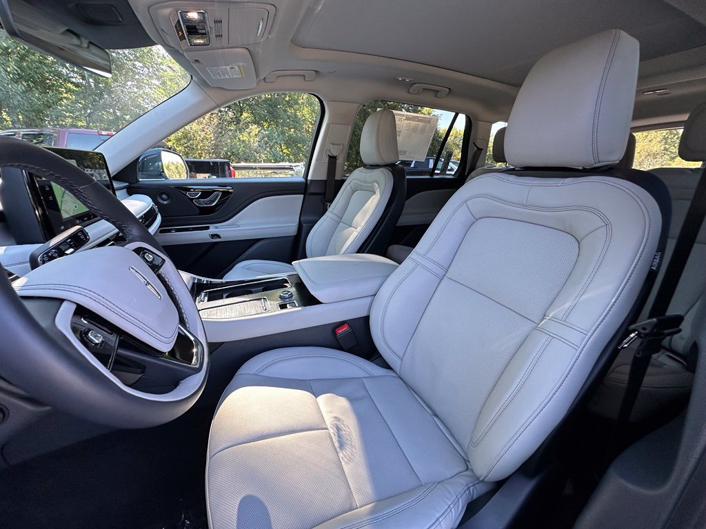 New 2027 Lincoln Aviator Reserve AWD/4WD image 17