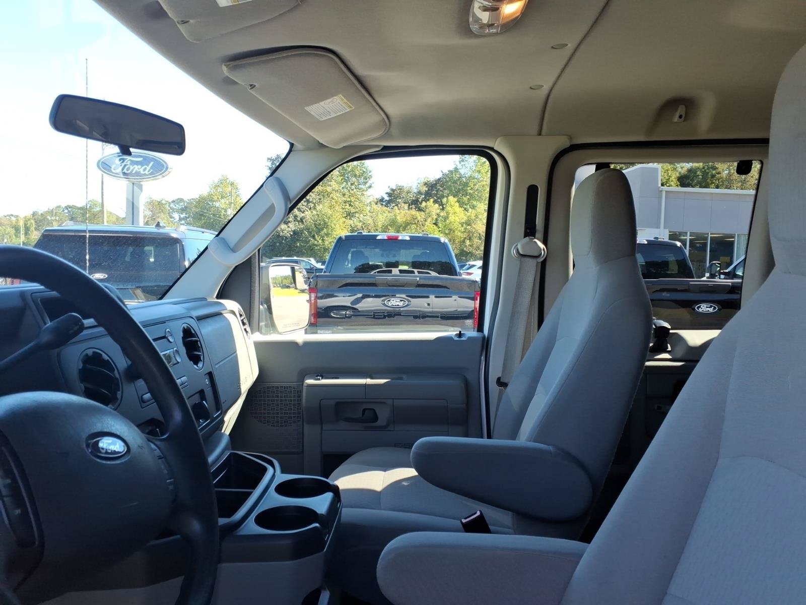 Used 2011 Ford E-350 and Econoline 350 XLT RWD image 7