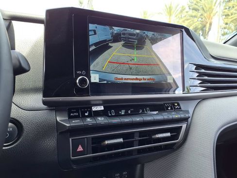 Used 2025 Toyota Camry SE w/ Convenience Package FWD image 16
