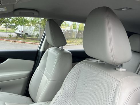 Used 2022 Nissan Rogue Sport SL AWD/4WD image 16