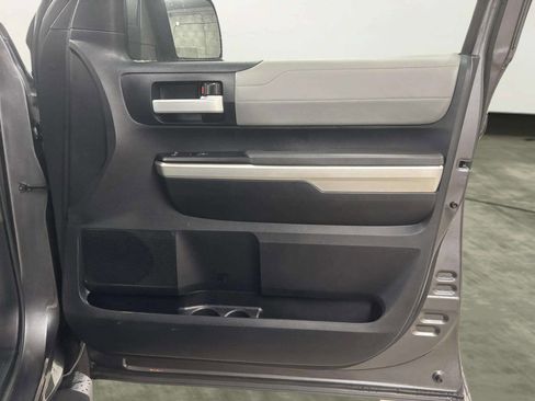 Used 2014 Toyota Tundra Limited w/ Limited Premium Package image 21