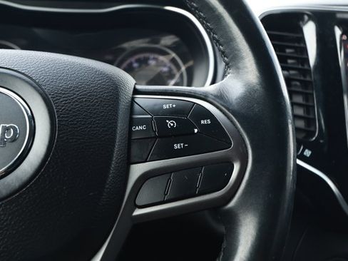 Used 2019 Jeep Cherokee Limited FWD image 13
