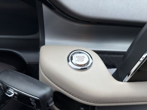Used 2023 Lincoln Aviator AWD w/ Premium Package image 14