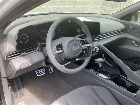 New 2025 Hyundai Elantra SEL image 6