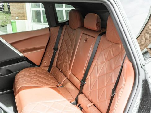 Used 2023 BMW iX xDrive50 w/ Premium Package image 31