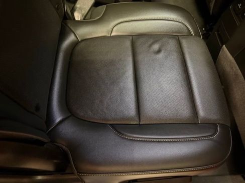 Used 2023 GMC Acadia SLT w/ Elevation Edition image 29