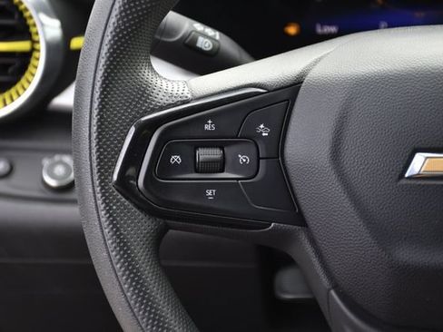 Used 2024 Chevrolet Trax LT FWD image 8