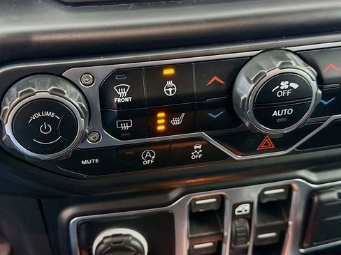 Used 2021 Jeep Wrangler Unlimited Sahara image 31