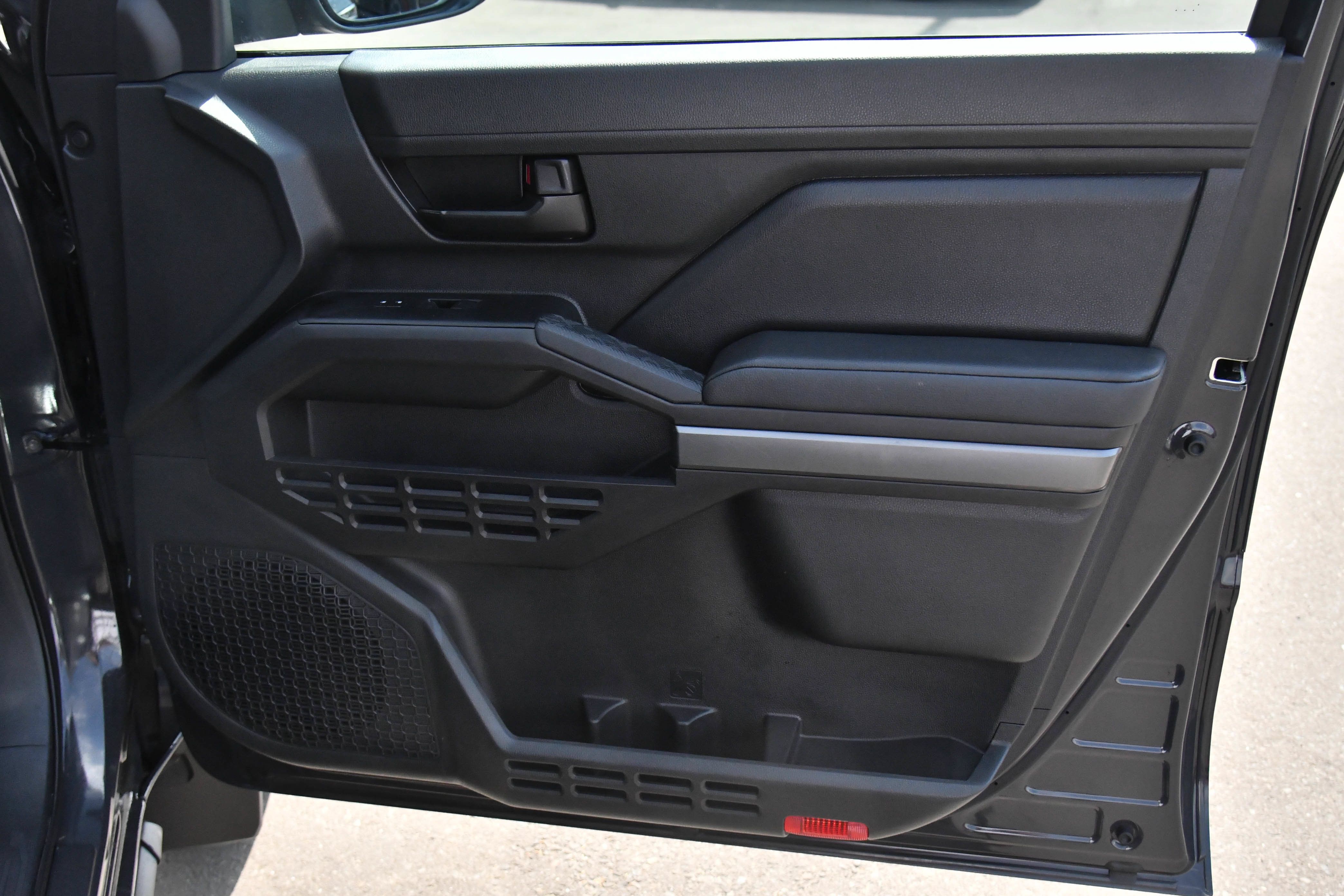 Used 2025 Toyota Tacoma SR5 AWD/4WD image 45