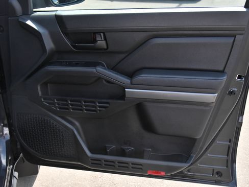 Used 2025 Toyota Tacoma SR5 AWD/4WD image 45