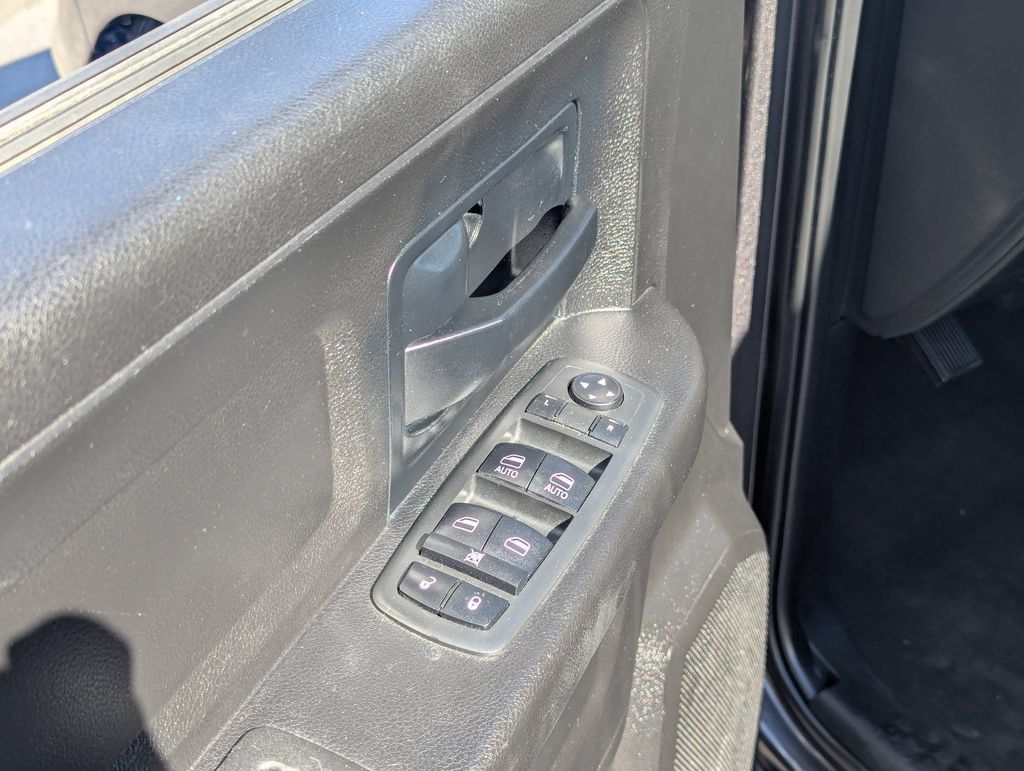 Used 2018 RAM 1500 ST w/ SXT Appearance Group AWD/4WD image 25