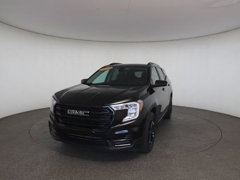 Used 2022 GMC Terrain SLE w/ Driver Convenience Package FWD image 5