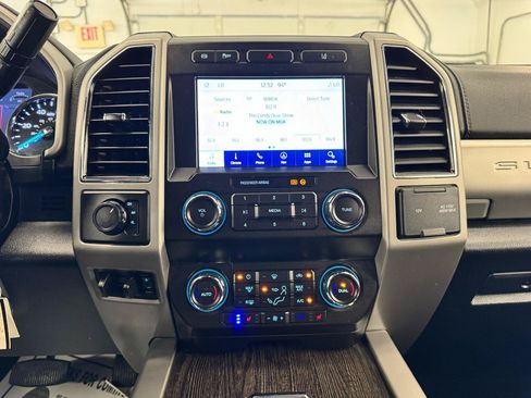 Used 2020 Ford F250 Lariat w/ Lariat Value Package AWD/4WD image 24