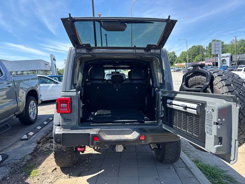 Used 2018 Jeep Wrangler Unlimited Rubicon w/ Dual Top Group AWD/4WD image 19