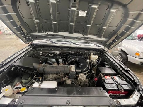 Used 2010 Toyota FJ Cruiser 4WD image 31