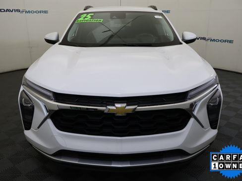 Used 2025 Chevrolet Trax LT FWD image 14