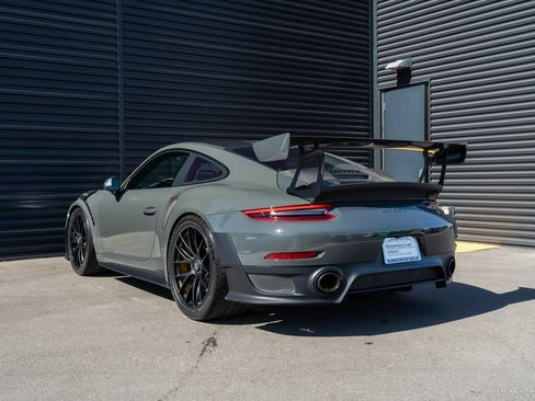 Certified 2018 Porsche 911 GT2 RS RWD image 3