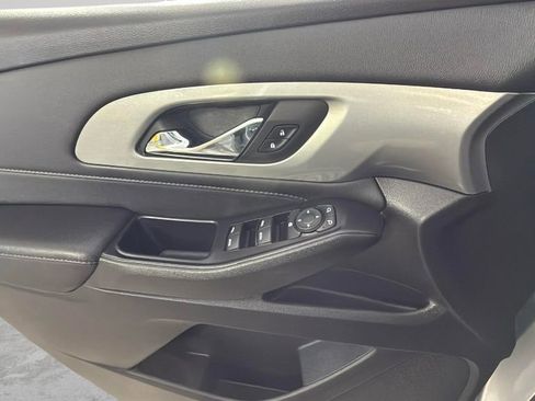 Used 2022 Chevrolet Traverse LT image 24