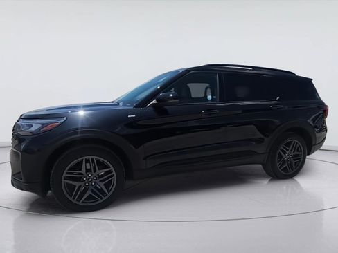 Used 2026 Ford Explorer ST-Line w/ ST-Line Street Pack AWD/4WD image 4