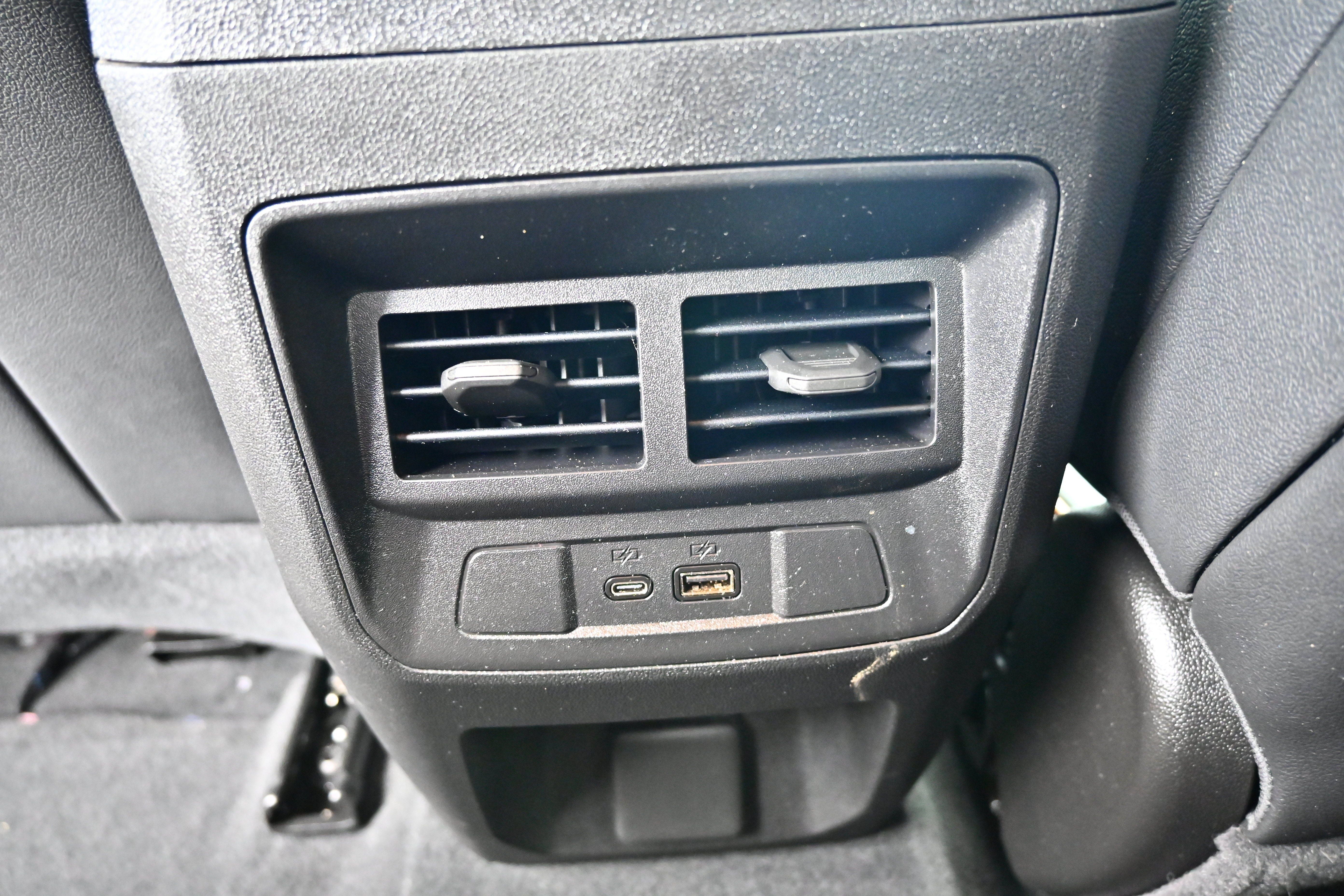 Used 2025 GMC Canyon AT4 w/ Technology Plus Package AWD/4WD image 15