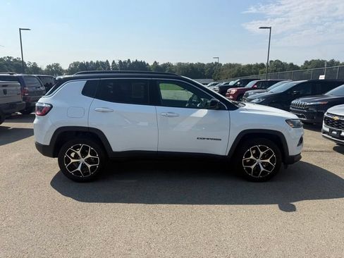 Used 2024 Jeep Compass Limited AWD/4WD image 13