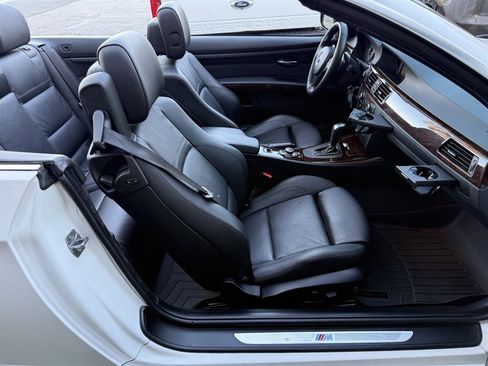Used 2013 BMW 335i Convertible image 19