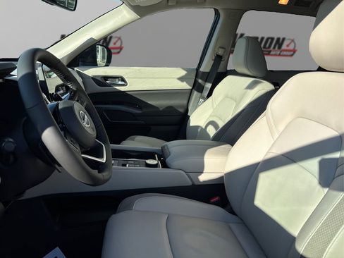 New 2025 Nissan Pathfinder SL image 9