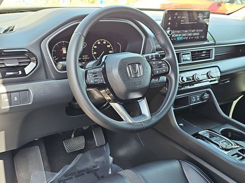 Used 2025 Honda Pilot EX-L image 18