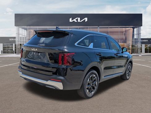 Certified 2025 Kia Sorento S w/ Panoramic Sunroof Package FWD image 4