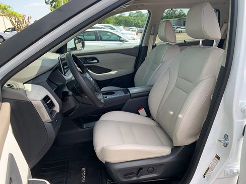 Used 2026 Nissan Rogue SV w/ SV Premium Package image 10