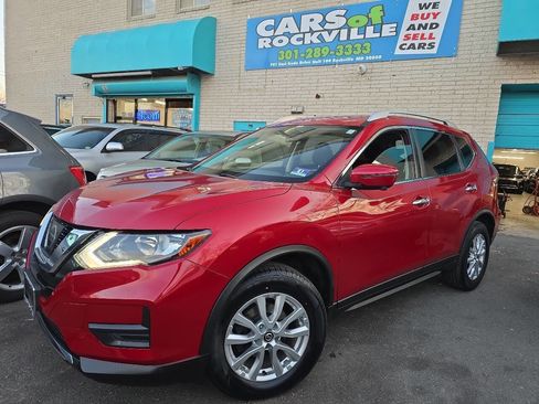 Used 2017 Nissan Rogue SV w/ SV Premium Package image 3
