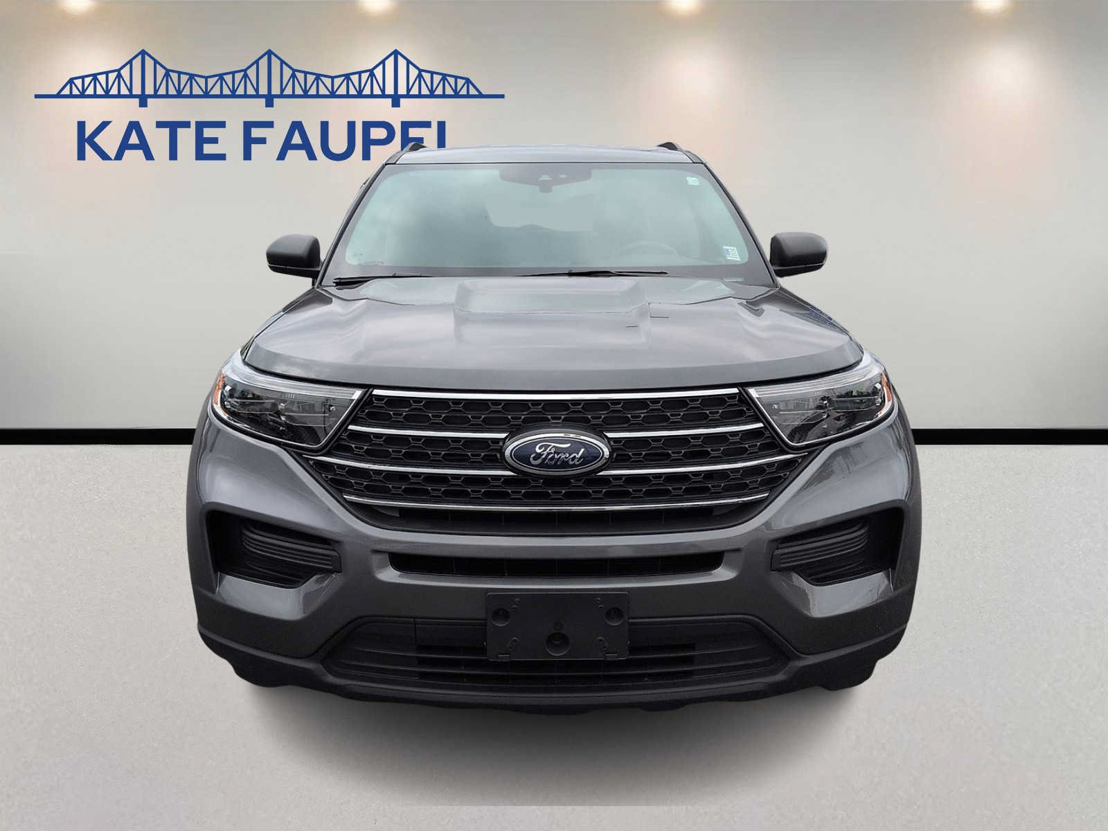 Used 2023 Ford Explorer XLT AWD/4WD image 2