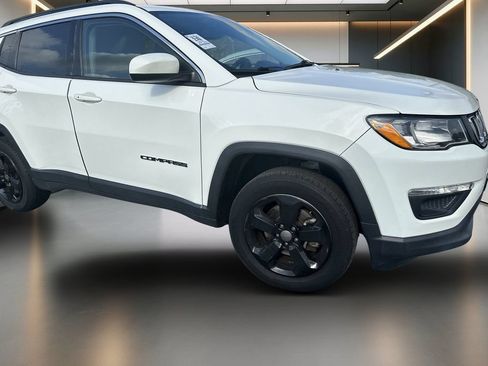 Used 2018 Jeep Compass Latitude w/ Cold Weather Group AWD/4WD image 8