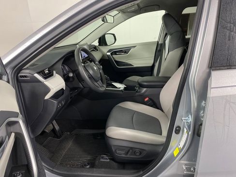 New 2025 Toyota RAV4 XLE image 7